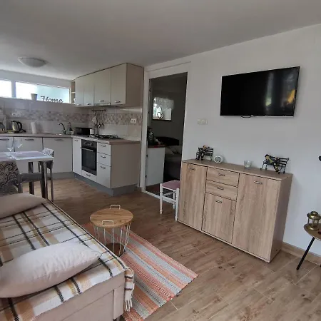 Maja Apartament *