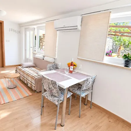 Apartman Maja *